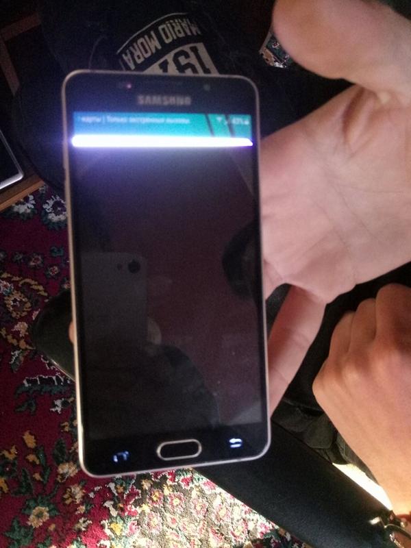 У меня телефон samsung Galaxy A5 2016 упал из руки после чего экран почернел а сенсор работает - 1