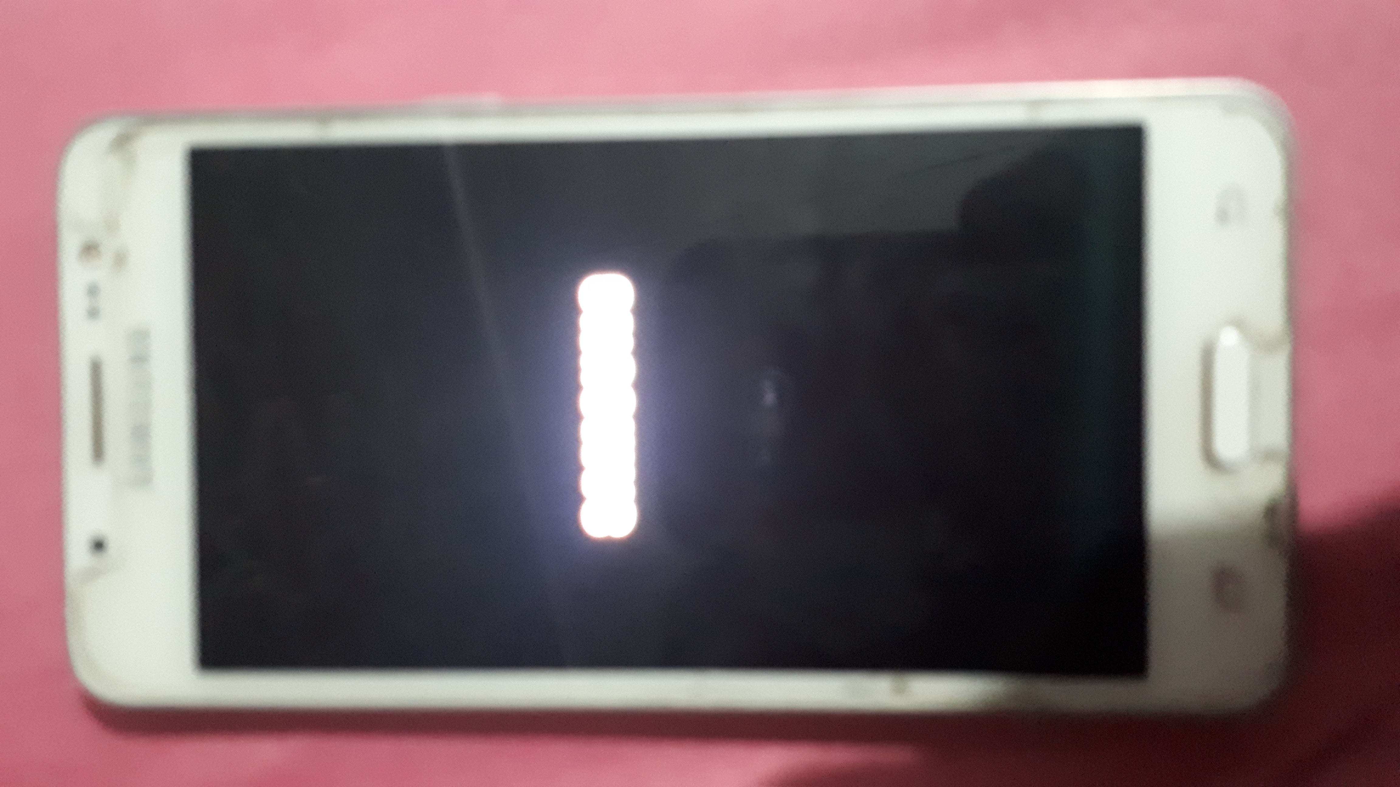 Samsung Galaxy J5 перезагружался сам несколько дней, и сегодня выключился и не включается, вытаскивал батарейку и ничего