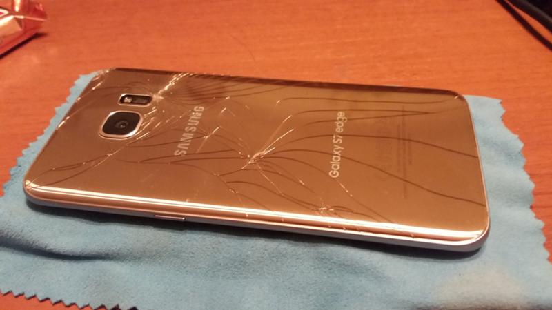 Разбилась задняя панель Galaxy S7 Edge на фото . Что делать