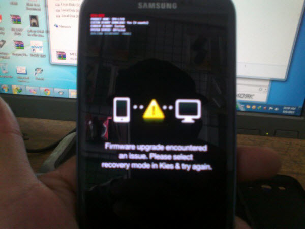 При прошивке телефона Samsung Galaxy S4 mini GT-I9195 завис и выдает такой экран.