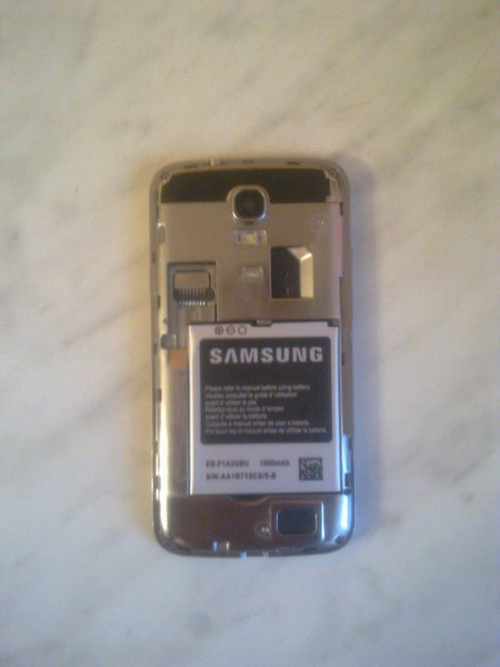 Что это за телефон о системе пишет N9 на коробке написано samsung galaxy s4 - 1 - 2