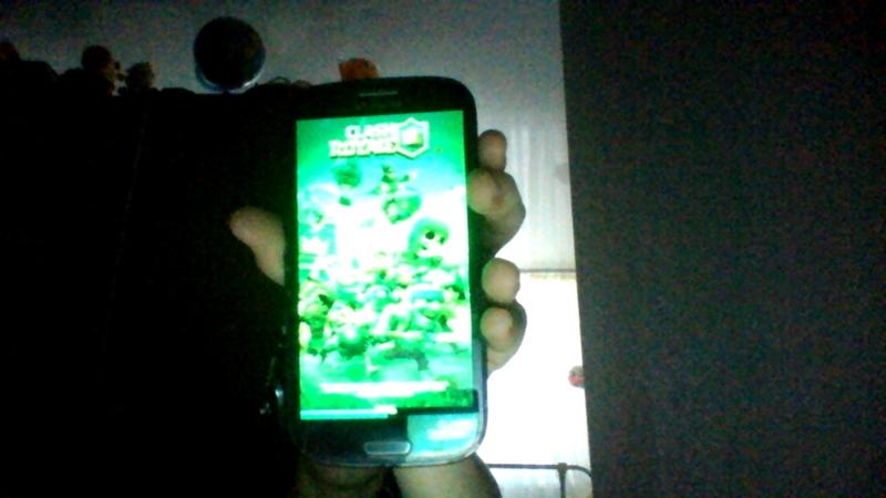 На телефоне зеленый экран что делать. Зеленый экран самсунг дисплей. Зеленый экран самсунг. Зеленые пятна на экране. Зеленые полосы на экране телефона.
