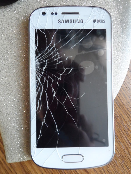 Разбился защитный экран Samsung Galaxy S DUOS GT-S7562