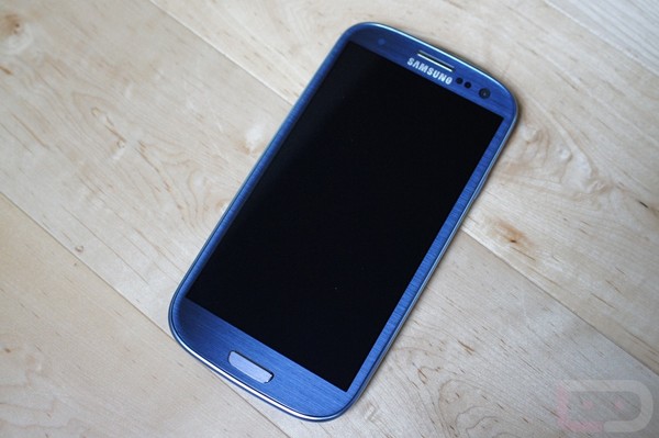 Какой телефон взять Samsung Galaxy S3 или же Samsung Galaxy S4 У S4 пооему только экран отличается от S3
